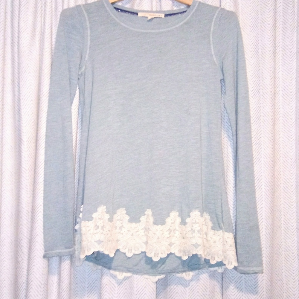 Rewind Long sleeve shirt w/ lace detail Size small